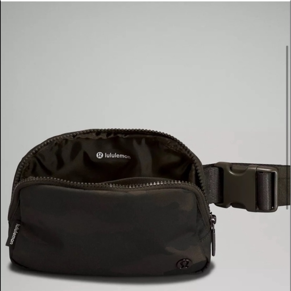Lululemon Everywhere Belt Bag Camo Crossbody Sling Bag Nwt - Picture 6 of 8